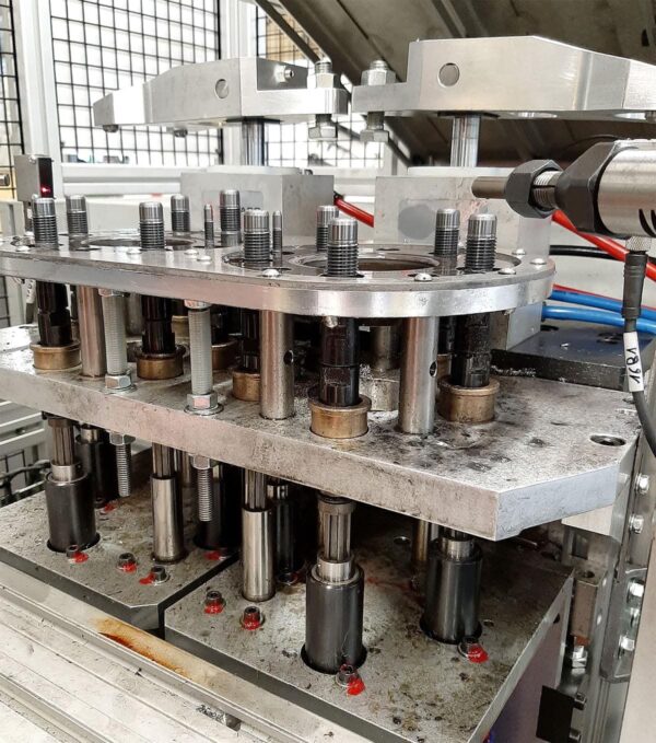 Tampons filetés en cours de fabrication selon plan client