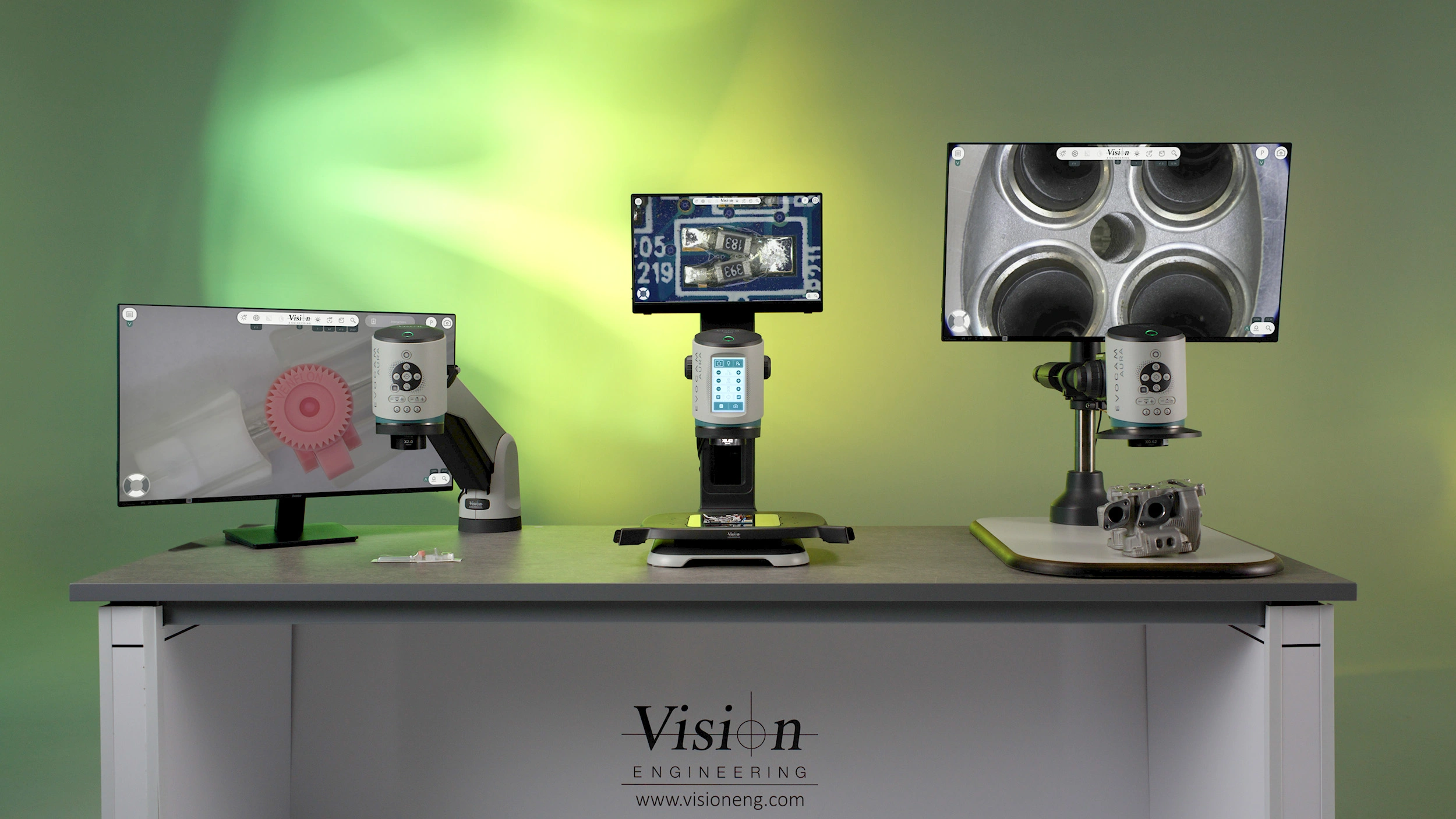 Microscope numérique industriel Vision Engineering EVO Cam AURA 4K avec affichage des mesures à l'écran.